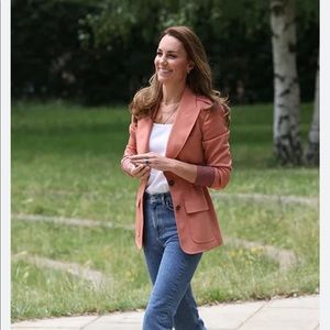 Replikate of Kate Middleton’s pink Chloe blazer